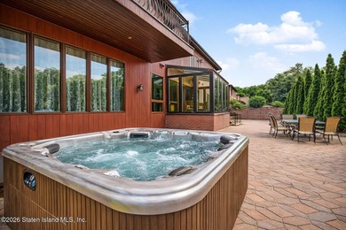 Welcome to 10 Arbutus Way! This stunning custom-built - photo 47