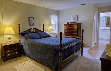 Beautifully updated 2 bedroom, 2 bath split floor plan condo in - photo 12