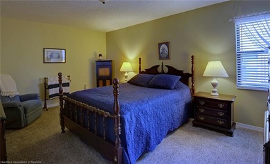 Beautifully updated 2 bedroom, 2 bath split floor plan condo in - photo 13