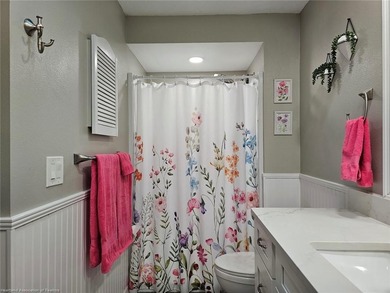 Beautifully updated 2 bedroom, 2 bath split floor plan condo in - photo 14