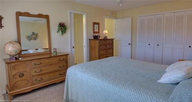 Beautifully updated 2 bedroom, 2 bath split floor plan condo in - photo 16