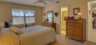 Beautifully updated 2 bedroom, 2 bath split floor plan condo in - photo 17
