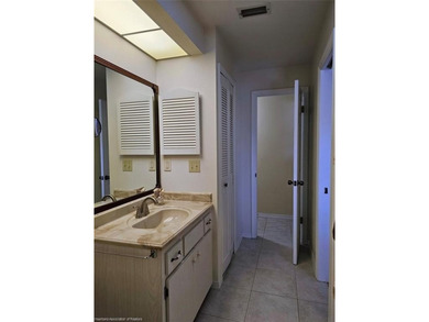 Beautifully updated 2 bedroom, 2 bath split floor plan condo in - photo 19