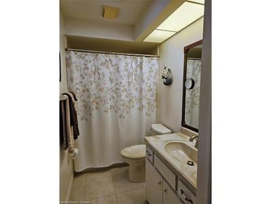 Beautifully updated 2 bedroom, 2 bath split floor plan condo in - photo 20