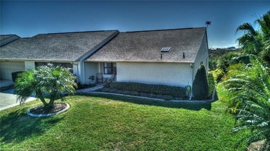 Beautifully updated 2 bedroom, 2 bath split floor plan condo in - photo 21