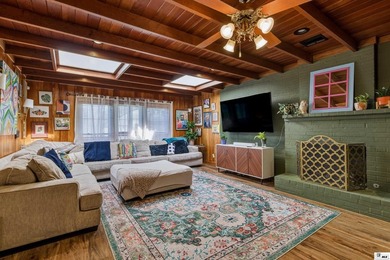 Welcome to the charming Pink House on Park, a spacious and - photo 5
