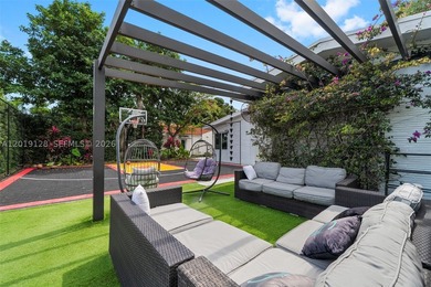 Nestled on prestigious Prairie Avenue in the heart of Mid-Beach - photo 4