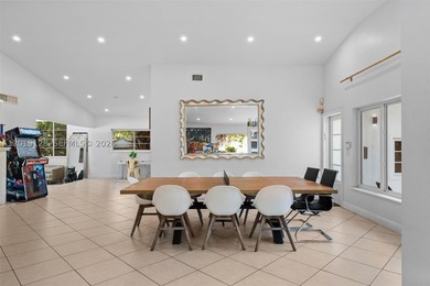 Nestled on prestigious Prairie Avenue in the heart of Mid-Beach - photo 6