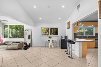 Nestled on prestigious Prairie Avenue in the heart of Mid-Beach - photo 9