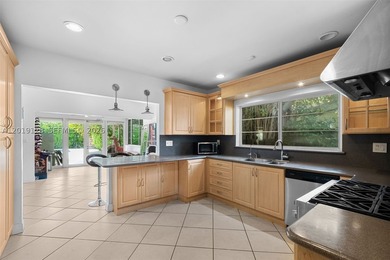 Nestled on prestigious Prairie Avenue in the heart of Mid-Beach - photo 10