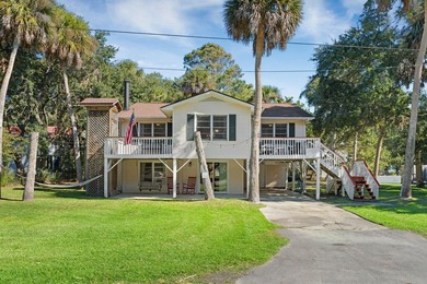Just a short walk from the sand, this classic Edisto Beach home - photo 1