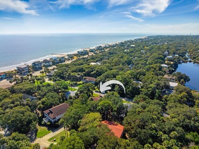 Just a short walk from the sand, this classic Edisto Beach home - photo 3