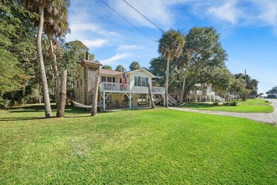 Just a short walk from the sand, this classic Edisto Beach home - photo 5