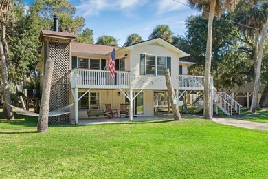 Just a short walk from the sand, this classic Edisto Beach home - photo 7
