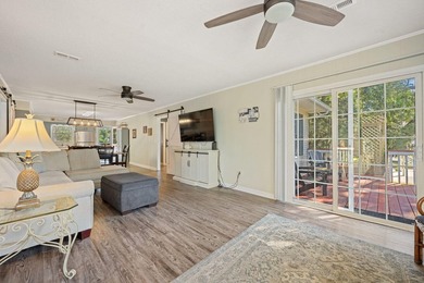 Just a short walk from the sand, this classic Edisto Beach home - photo 10
