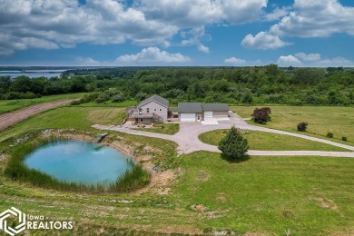 Rathbun Lake Home For Sale in Melrose Iowa