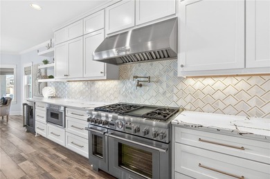 This fully renovated 4,270 sqft canal front estate in Island - photo 11