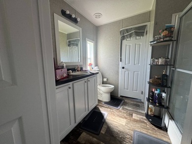 FAMILY PARK/3BD/2BA/2020/LOT RENT $800 Charming 3-Bedroom - photo 11