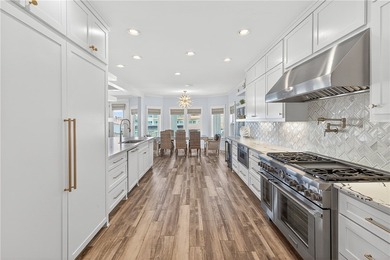 This fully renovated 4,270 sqft canal front estate in Island - photo 12