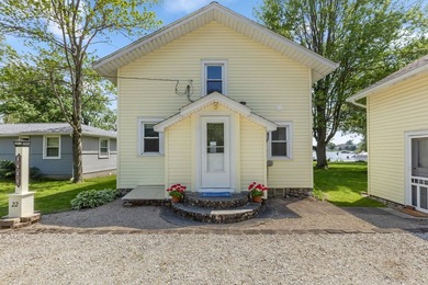 Welcome to your perfect lakeside escape on beautiful Pretty Lake - photo 3