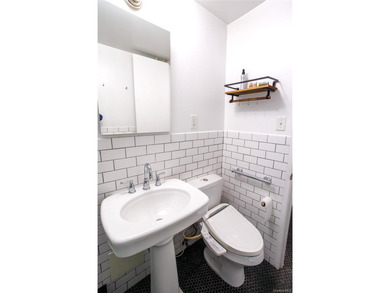 This beautifully gut-renovated (2015) studio offers outstanding - photo 14
