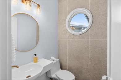 This fully renovated 4,270 sqft canal front estate in Island - photo 15