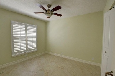 Welcome to this charming three-bedroom two-bath split floor plan - photo 15