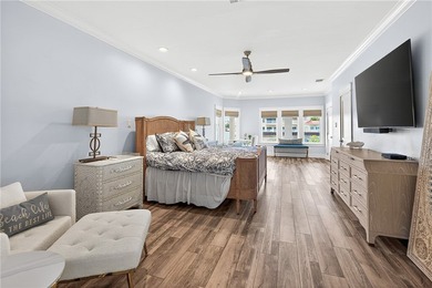 This fully renovated 4,270 sqft canal front estate in Island - photo 16