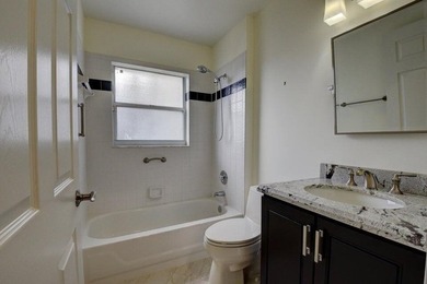 Welcome to this charming three-bedroom two-bath split floor plan - photo 16