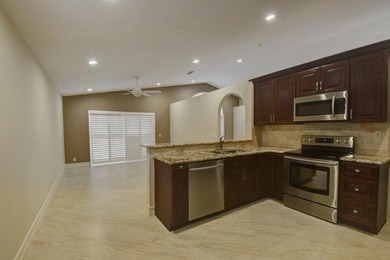 Welcome to this charming three-bedroom two-bath split floor plan - photo 18