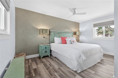 This fully renovated 4,270 sqft canal front estate in Island - photo 20