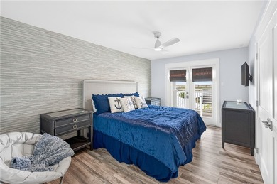 This fully renovated 4,270 sqft canal front estate in Island - photo 24