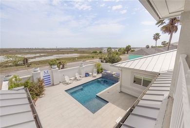 This fully renovated 4,270 sqft canal front estate in Island - photo 26