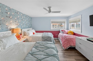 This fully renovated 4,270 sqft canal front estate in Island - photo 28