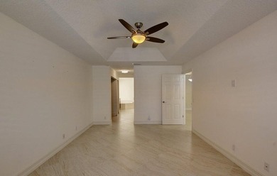 Welcome to this charming three-bedroom two-bath split floor plan - photo 32