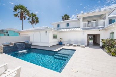 This fully renovated 4,270 sqft canal front estate in Island - photo 38