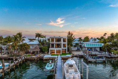Introducing a remarkable modern bayfront residence in Key Largo - photo 2