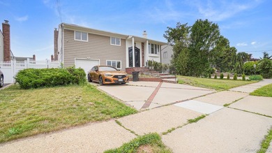 Welcome to this spacious Hi-Ranch in the heart of Bellmore - photo 2