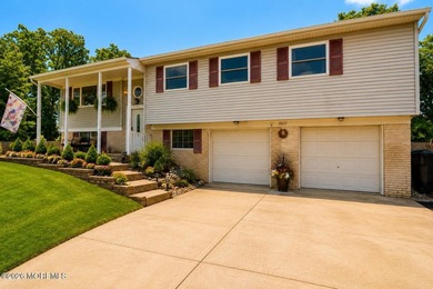 Welcome to 1031 Zircon Drive, a beautifully maintained bi-level - photo 2