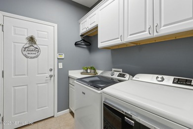 This beautifully appointed townhouse is super clean & move-in - photo 14