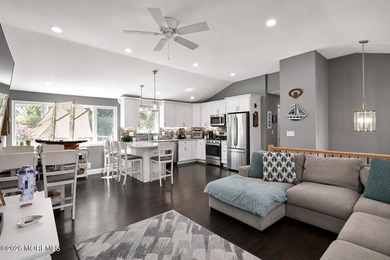 Welcome to 1031 Zircon Drive, a beautifully maintained bi-level - photo 5