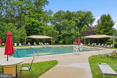 Welcome home to this bright 2 bedroom, 1 bath condo in Radnor - photo 2