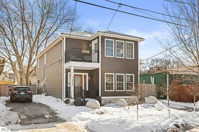 Welcome to 1457 W 52nd, a beautifully renovated 3-bedroom, 3 - photo 1