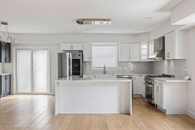 Welcome to 1457 W 52nd, a beautifully renovated 3-bedroom, 3 - photo 6