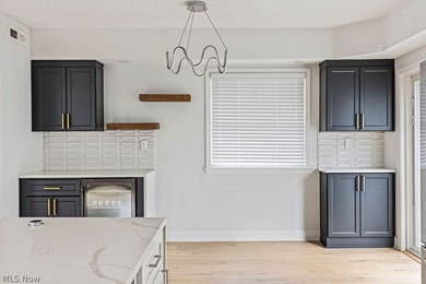Welcome to 1457 W 52nd, a beautifully renovated 3-bedroom, 3 - photo 9