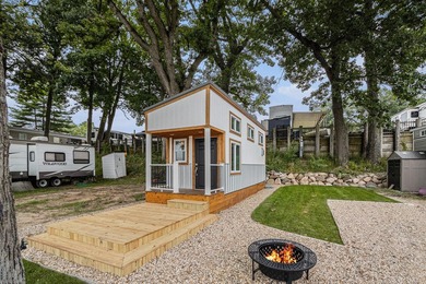 TINY HOME RETREAT with a MOTIVATED SELLER! This newly - photo 3