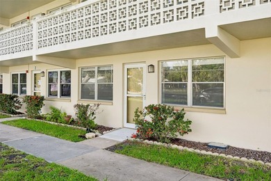 Welcome to easy Florida living in this beautifully remodeled - photo 2