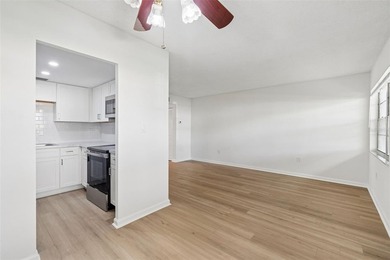 Welcome to easy Florida living in this beautifully remodeled - photo 8