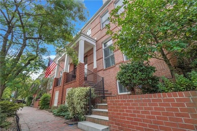 Elizabeth River Townhome/Townhouse For Sale in Norfolk Virginia