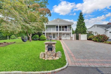 (private lake, pond, creek) Home For Sale in West Islip New York